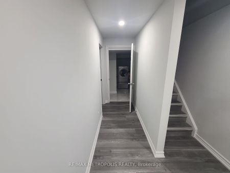 Detached Home For Lease | N8060036 - Photo 3