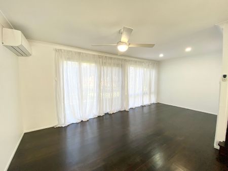 3 Bedroom Townhouse in Great Location! - Photo 4