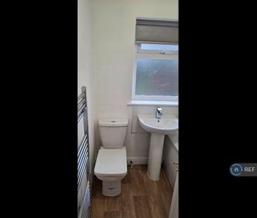 2 bedroom semi-detached house to rent - Photo 6