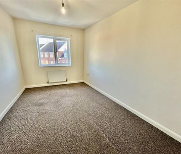 4 BED Town house To rent - Photo 3