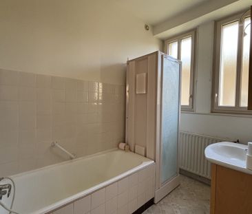 Location Appartement 3 pièces 86m² OBJAT 19130 - Photo 4