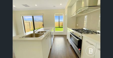 NEAT THREE BEDROOM HOME IN POPULAR LOCATION - Photo 5