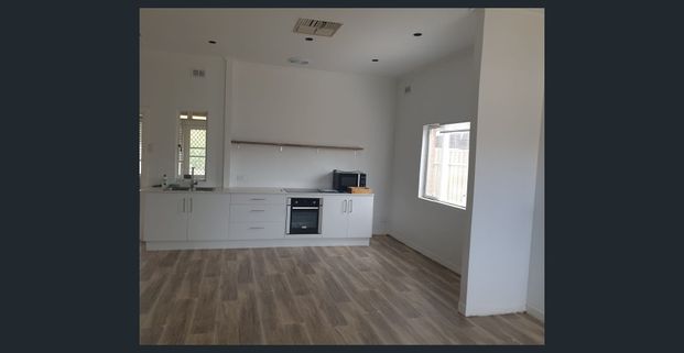 Modern 3B home in Findon, SA - Photo 1