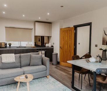 3 bedroom semi-detached house to rent - Photo 4