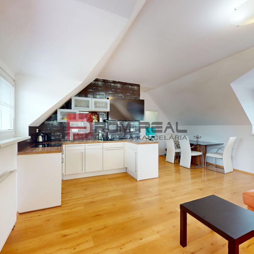 3D OBHLIADKA - Veľký 2-izbový podkrovný byt s rozlohou 62 m2 + terasa –Alžbetin dvor - Photo 1
