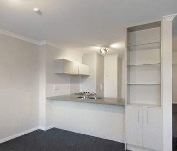 Spacious 2-Bedroom Unit in Onehunga - Photo 1