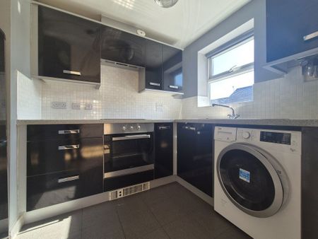 Brett Young Close, Halesowen, B63 - Photo 5