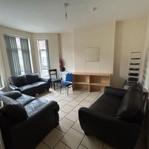 Great 6 Bedroom House, 43 Agincourt Avenue, Queens Quarter!, Belfast, BT7 1QB - Photo 1