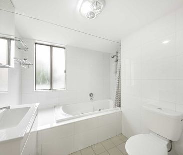 Beautiful Modern 2 Bedroom Unit, Split System Air, Close to Local S... - Photo 3