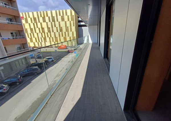 Apartamento T2 junto ao Centro Comercial Glicínias