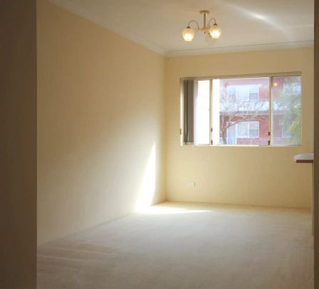 “WALKING DISTANCE TO STATION & SHOPS!!!” - Photo 1