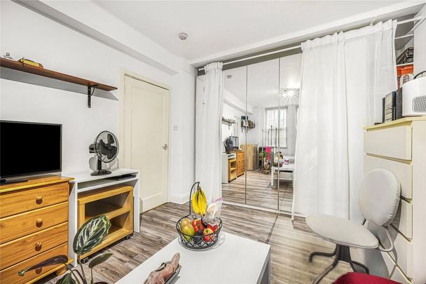 Studio to rent - Photo 1