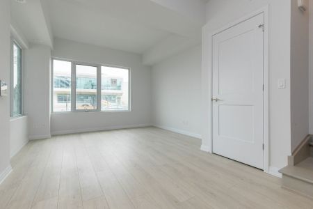 For Lease - 1010 Portage Parkway Unit# Th 01, Vaughan, Ontario - Photo 3