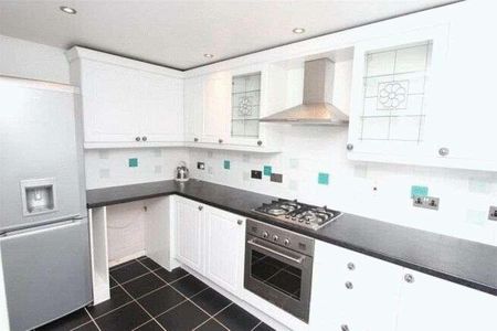 Chestwood Grove, Uxbridge, UB10 - Photo 4