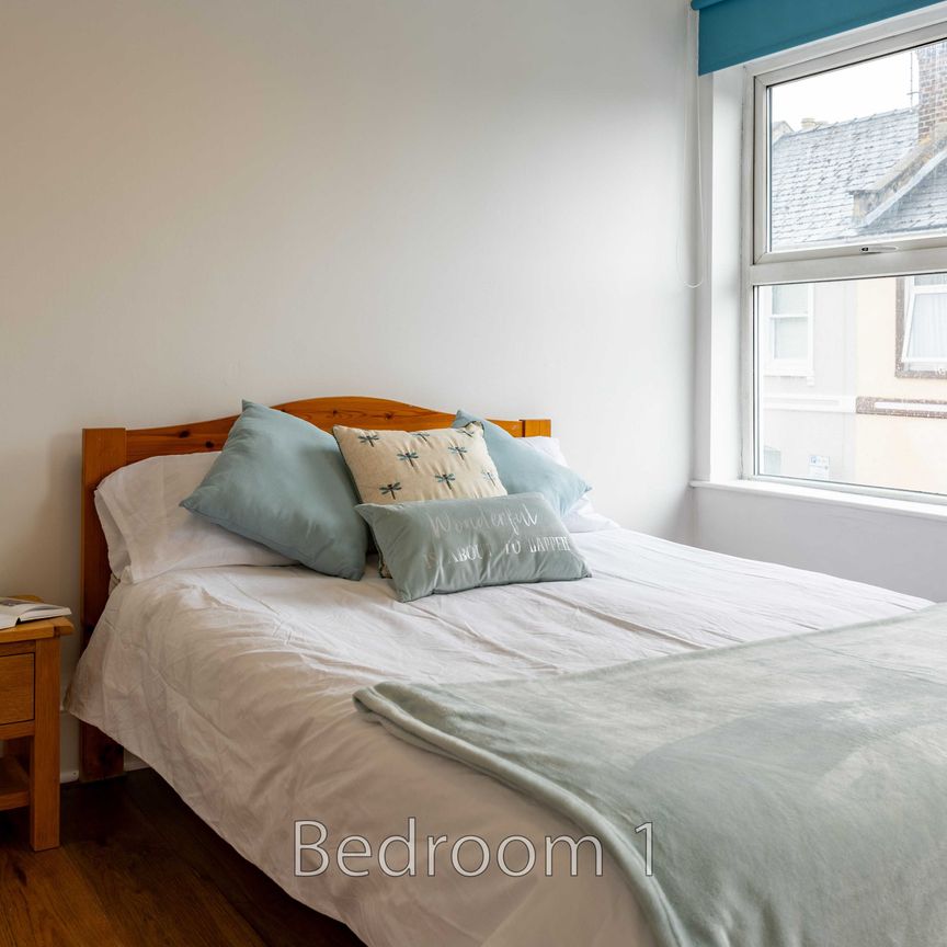 Room 1 - Photo 1