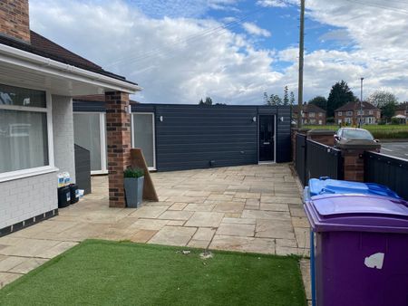 Room in a Shared House, Circular Road West, L11 - Photo 4