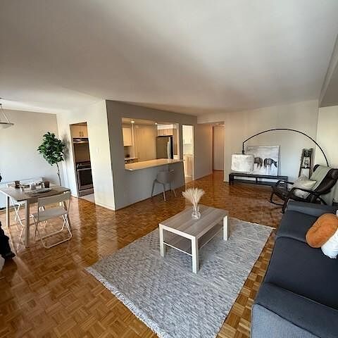 Kenson Towers, a reputable apartment building located in the central core of downtown Ottawa. - Photo 1