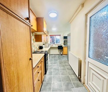 5 bedroom semi-detached house to rent - Photo 6