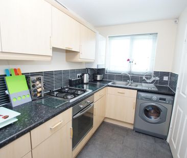 Wentworth Crescent, Bradford - Photo 5