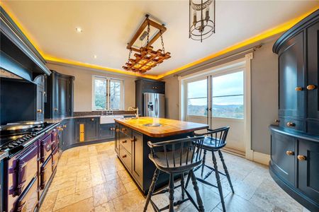 An impressive family home in a beautiful woodland setting with lovely landscaped gardens - Photo 5