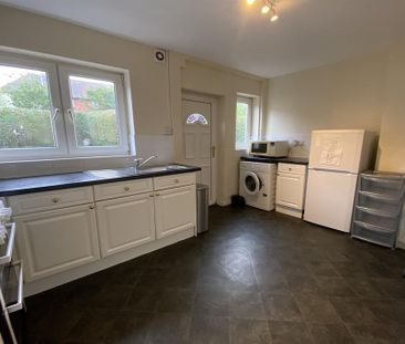 3 bedroom terraced house to rent - Photo 2