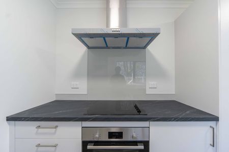 Brand-new upmarket executive townhouse - Photo 2