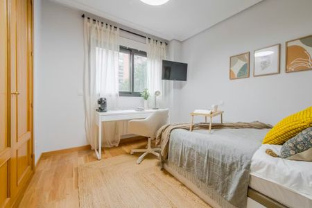 Calle Estrella Hadar, Madrid, Community of Madrid 28045 - Photo 2