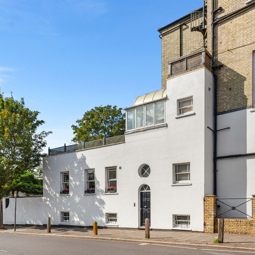 Hampstead Lane, Hampstead Heath N6 - Photo 1