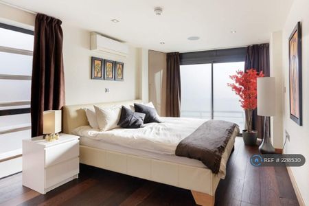 3 bedroom flat to rent - Photo 4