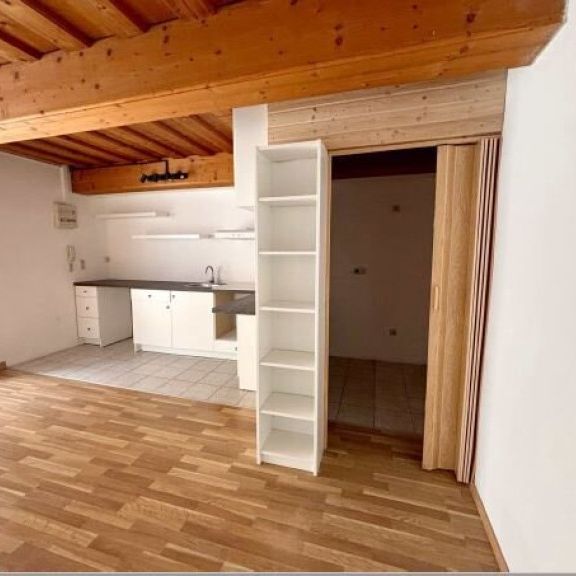 Hofseitige Drei Zimmer Wohnung in Frohsdorf! - Photo 1