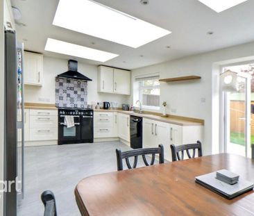 3 bedroom end of terrace house to rent - Photo 5