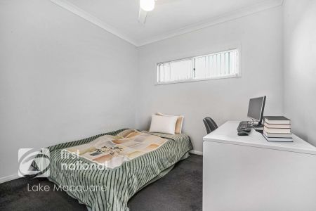 LARGE 4 BEDROOM TOWNHOUSE - Photo 4