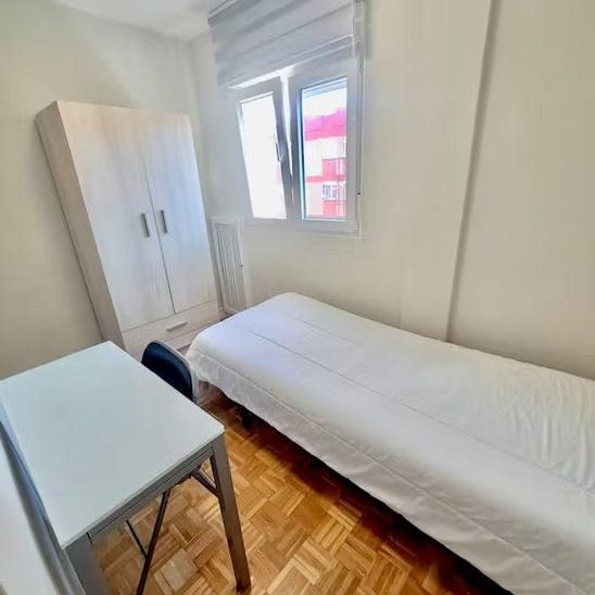 Calle de Paredes de Nava, Madrid, Community of Madrid 28017 - Foto 1