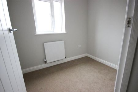 2 bedroom end of terrace house to rent - Photo 3