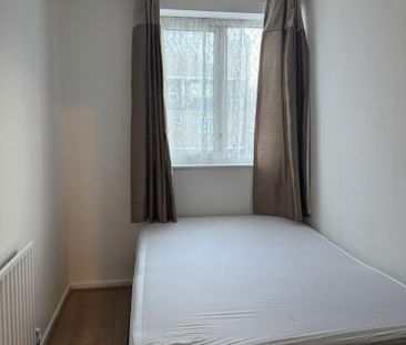 4 bedroom semi-detached house to rent - Photo 3