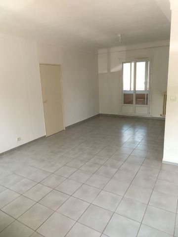 Nîmes, T4, 700€ H.C, Place Hubert Rouger, 83m² - Photo 4