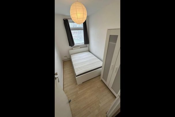 Room in a Shared Flat, Fellows Court, E2 - Photo 1
