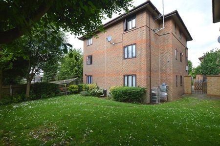 Maroons Way, London, SE6 - Photo 2