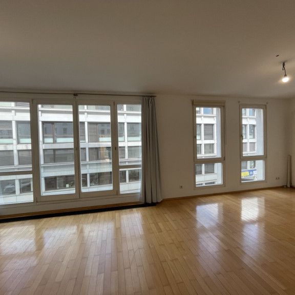 3 Zimmer Wohnung mit Gemeinschaftsdachterrasse direkt beim Karlsplatz! - Foto 1