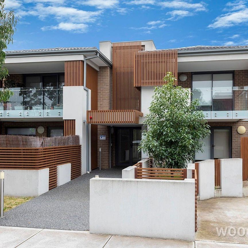 Spacious Ground-Level Apartment for Lease – 1/1116 Burke Road, Balwyn North - Photo 1