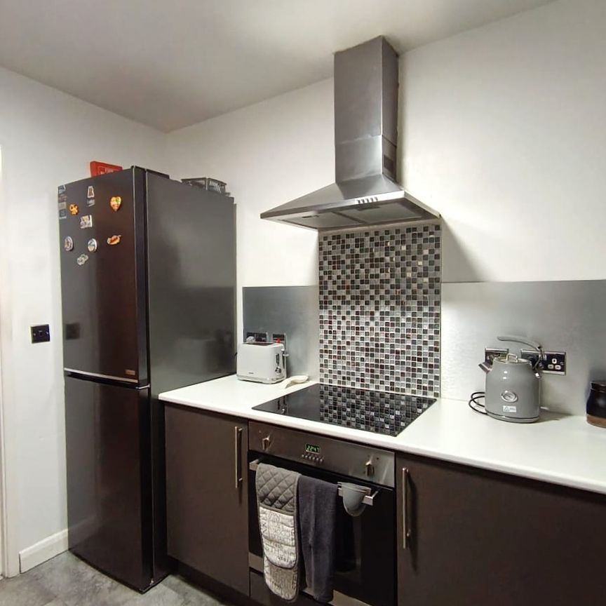 £1,000 PCM, Two Bedroom, Two Bathroom Apartment with Allocated Parking in Moorhead Close, Splott, Cardiff, CF24 5FB - Photo 1