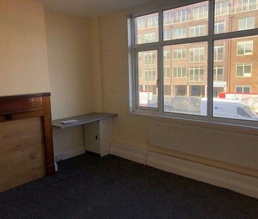 4 bedroom flat to rent - Photo 3