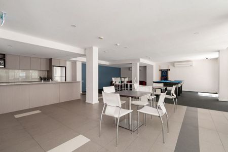 Renovated 2-bedroom, 2-bathroom Semi-furnished Apartment - Photo 2