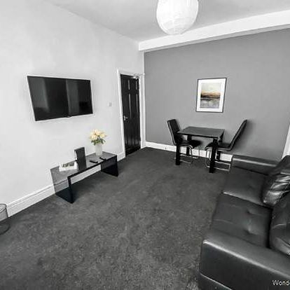 4 bedroom property to rent in Salford - Photo 1