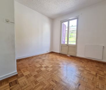 Charmant appartement de 2.5 pièces avec balcon à deux pas du centre - Photo 1