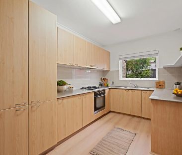 Sundrenched Three Bedroom Villa - Photo 6