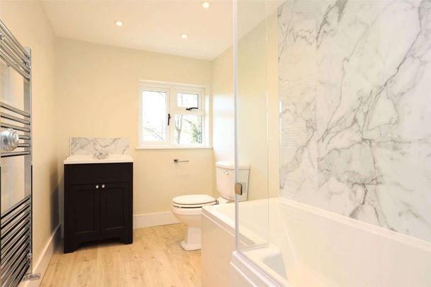 A wonderful 3 bedroom detached property to rent at Welford, approximately 7 miles north of Newbury. - Photo 1