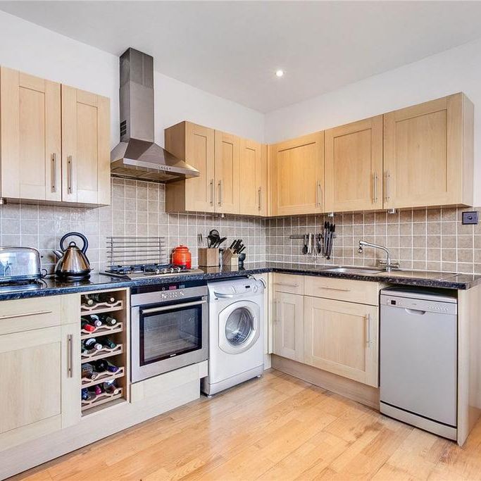 2 bedroom flat to rent - Photo 1