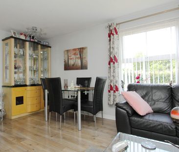 Semi-detached house to rent on - Photo 2