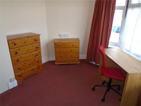 5 bedroom semi-detached house to rent - Photo 2